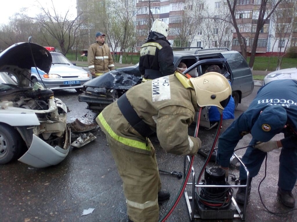 Пожарно-спасательные подразделения привлекались для ликвидации ДТП в  г.Петрозаводске. - Оперативная информация - Главное управление МЧС России  по Республике Карелия